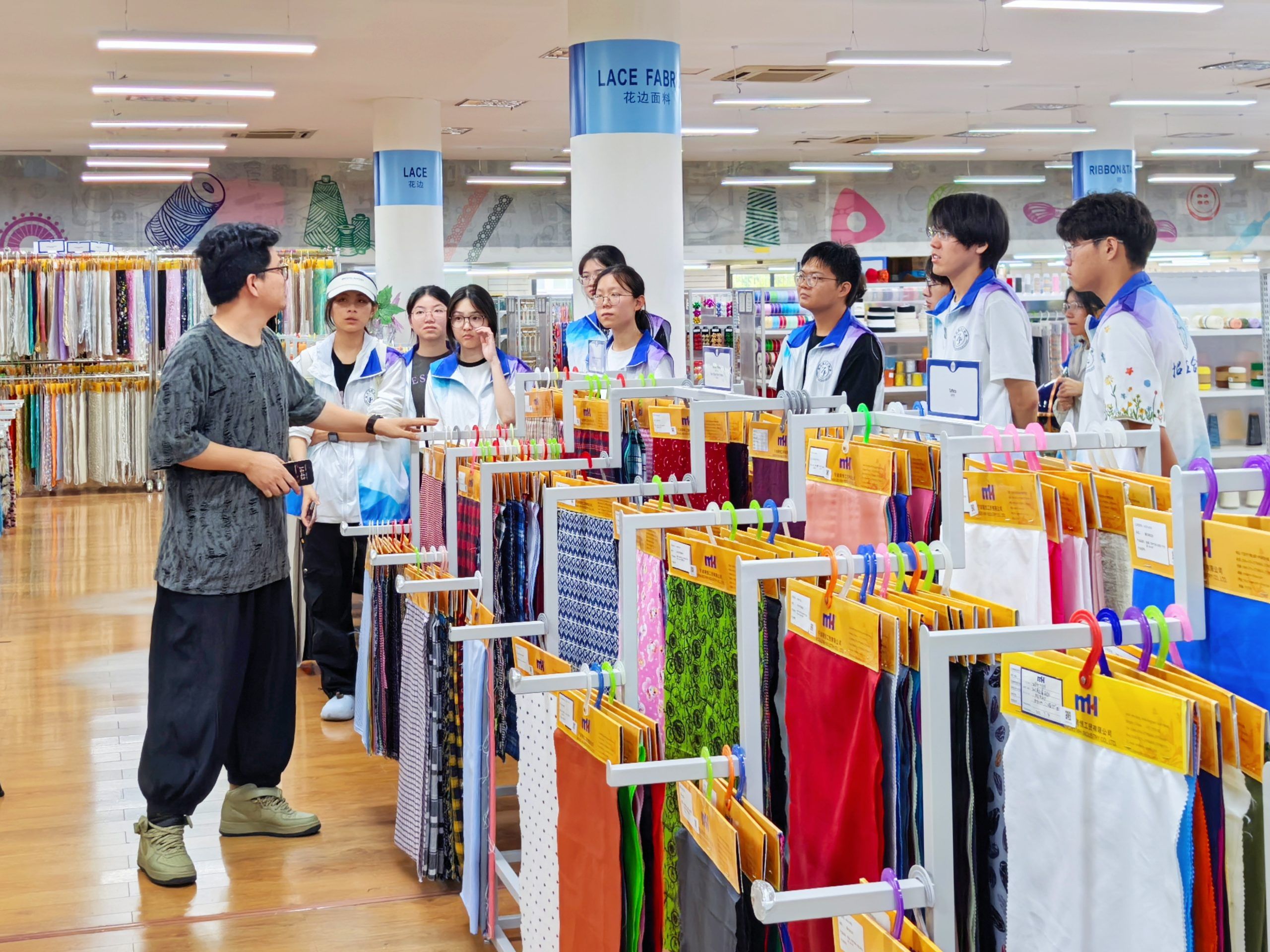 深化校企交流 共筑人才基石 | 浙大寧理師生走訪國(guó)貿(mào)開(kāi)展暑期實(shí)踐