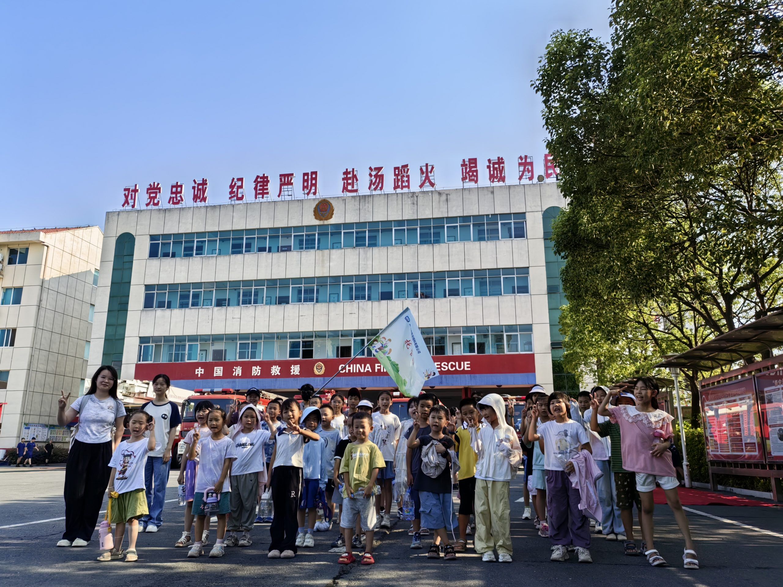 當“紅領巾”遇上“火焰藍” | 湖南萌恒暑期托管班走進澧縣消防中隊