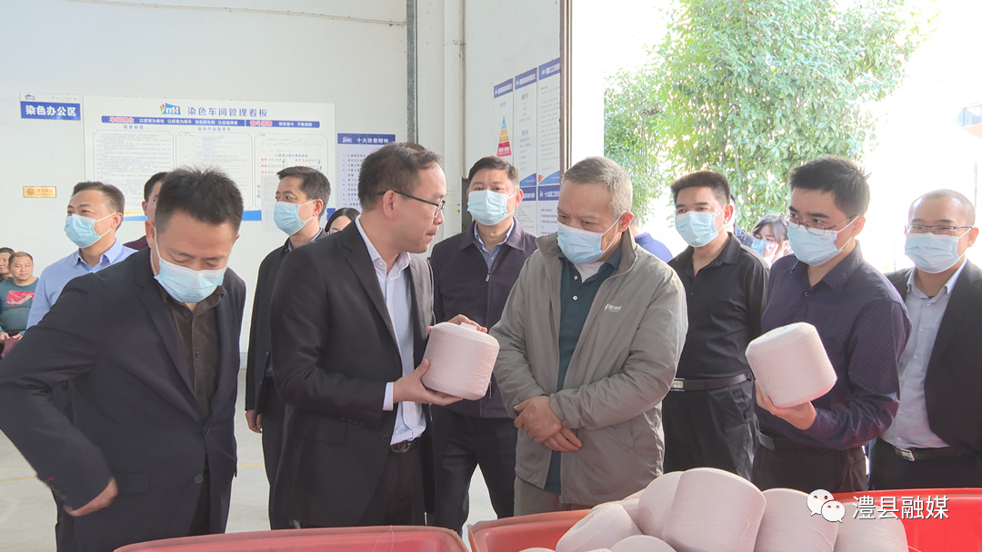 省工信廳總工程師黃學(xué)工一行深入湖南萌恒走訪調(diào)研